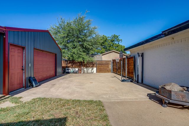 2102 SE 10th Street, Mineral Wells, TX 76067