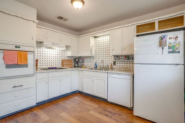 2102 SE 10th Street, Mineral Wells, TX 76067