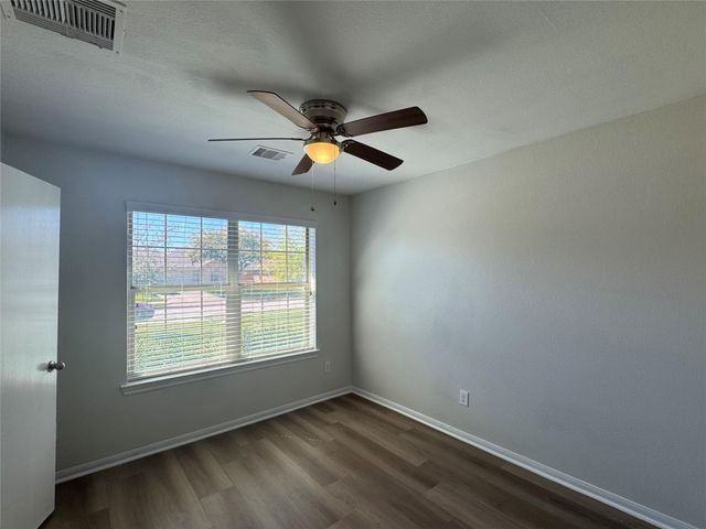 7906 Emerald Oak Drive, Texas City, TX 77591