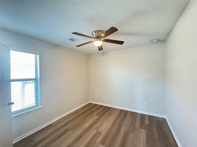 7906 Emerald Oak Drive, Texas City, TX 77591