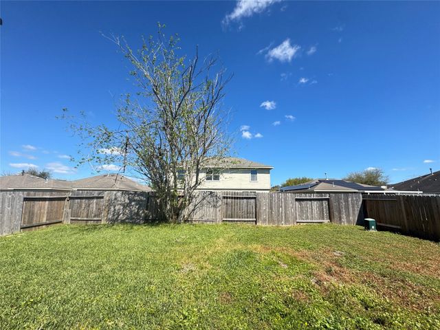 7906 Emerald Oak Drive, Texas City, TX 77591