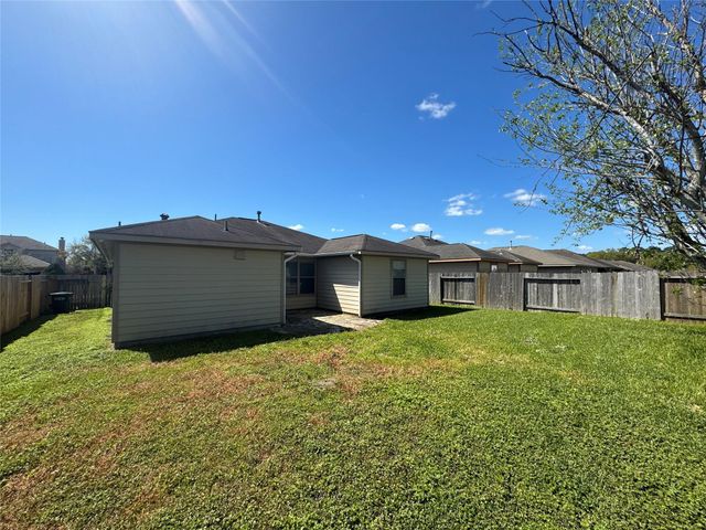 7906 Emerald Oak Drive, Texas City, TX 77591