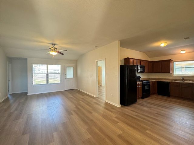 7906 Emerald Oak Drive, Texas City, TX 77591