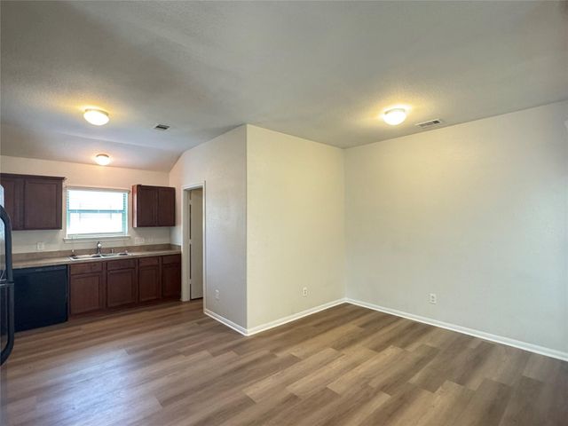 7906 Emerald Oak Drive, Texas City, TX 77591