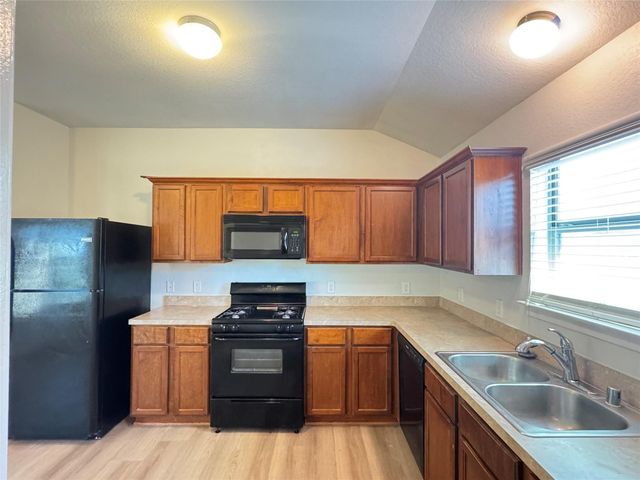 7906 Emerald Oak Drive, Texas City, TX 77591