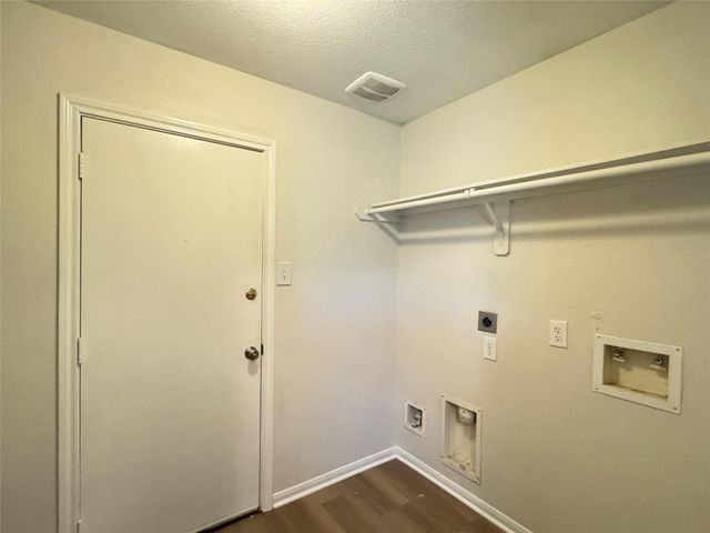 7906 Emerald Oak Drive, Texas City, TX 77591