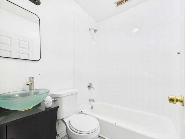 2933 W Wilcox Street, Chicago, IL 60612