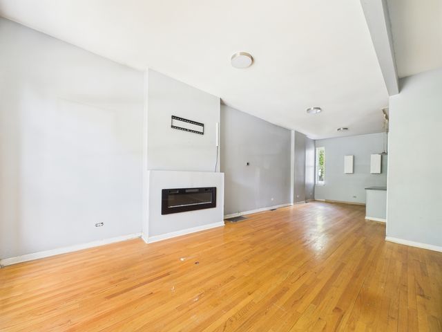 2933 W Wilcox Street, Chicago, IL 60612