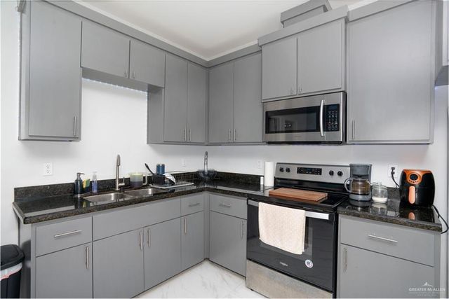 422 W Chavez W Street, Edinburg, TX 78541