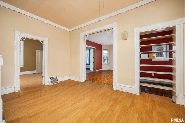 318 WASHINGTON Street, Pekin, IL 61554