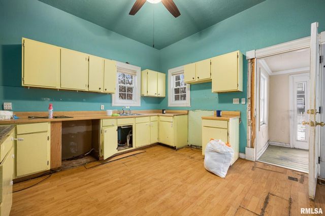 318 WASHINGTON Street, Pekin, IL 61554