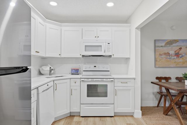 3561 NW Tall Pine Way NW C2, Greenacres, FL 33463