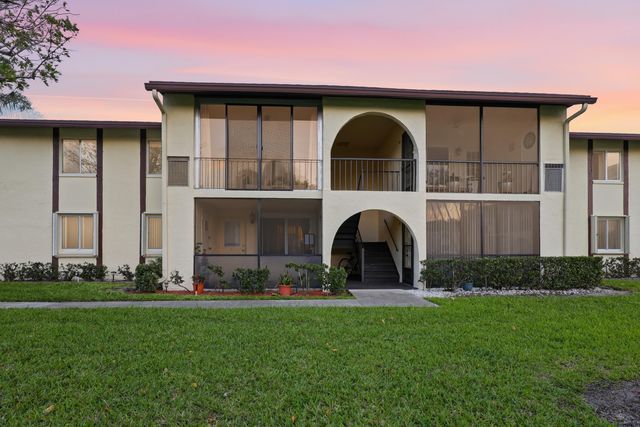 3561 NW Tall Pine Way NW C2, Greenacres, FL 33463
