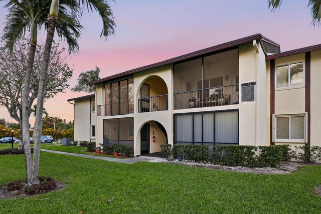 3561 NW Tall Pine Way NW C2, Greenacres, FL 33463