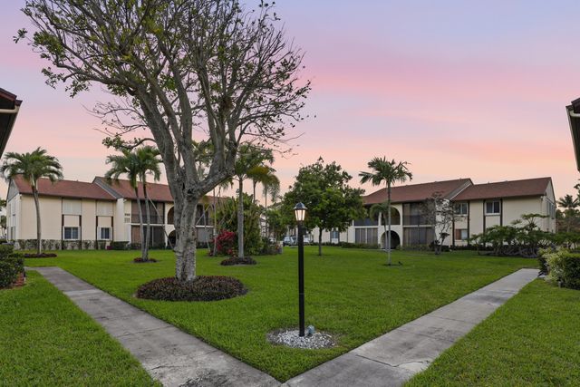 3561 NW Tall Pine Way NW C2, Greenacres, FL 33463