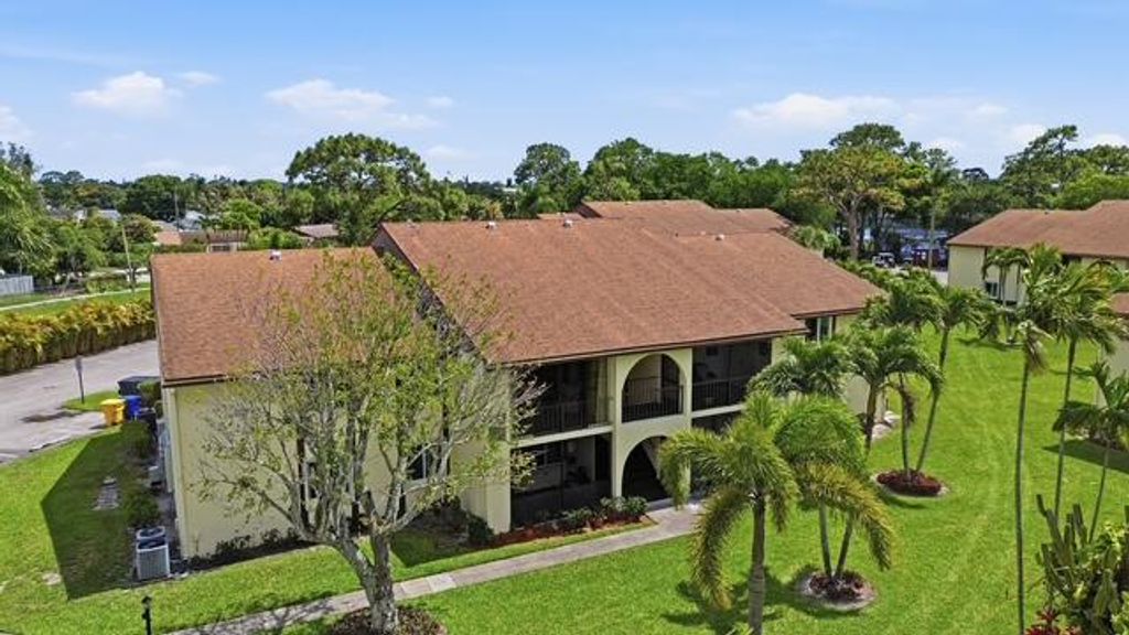 3561 NW Tall Pine Way NW C2, Greenacres, FL 33463