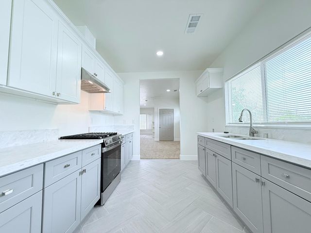 242 Fresno Street, Fresno, CA 93706