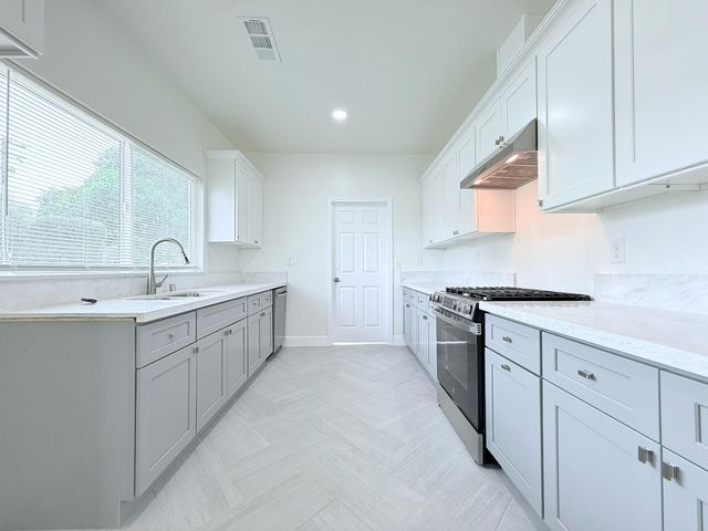 242 Fresno Street, Fresno, CA 93706