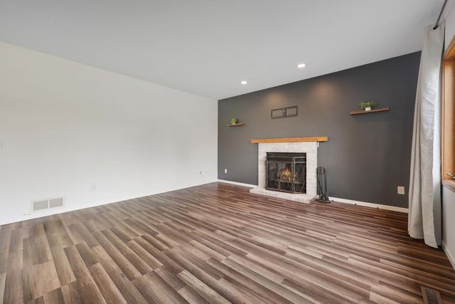 9432 71st Bay S, Cottage Grove, MN 55016