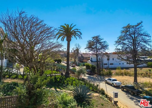 740 Haverford Avenue, Pacific Palisades, CA 90272