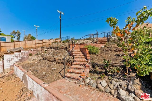 740 Haverford Avenue, Pacific Palisades, CA 90272