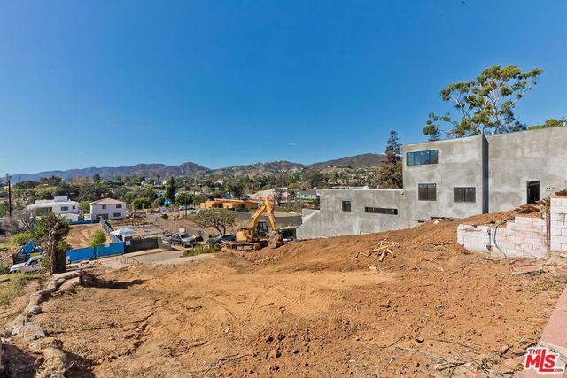 740 Haverford Avenue, Pacific Palisades, CA 90272