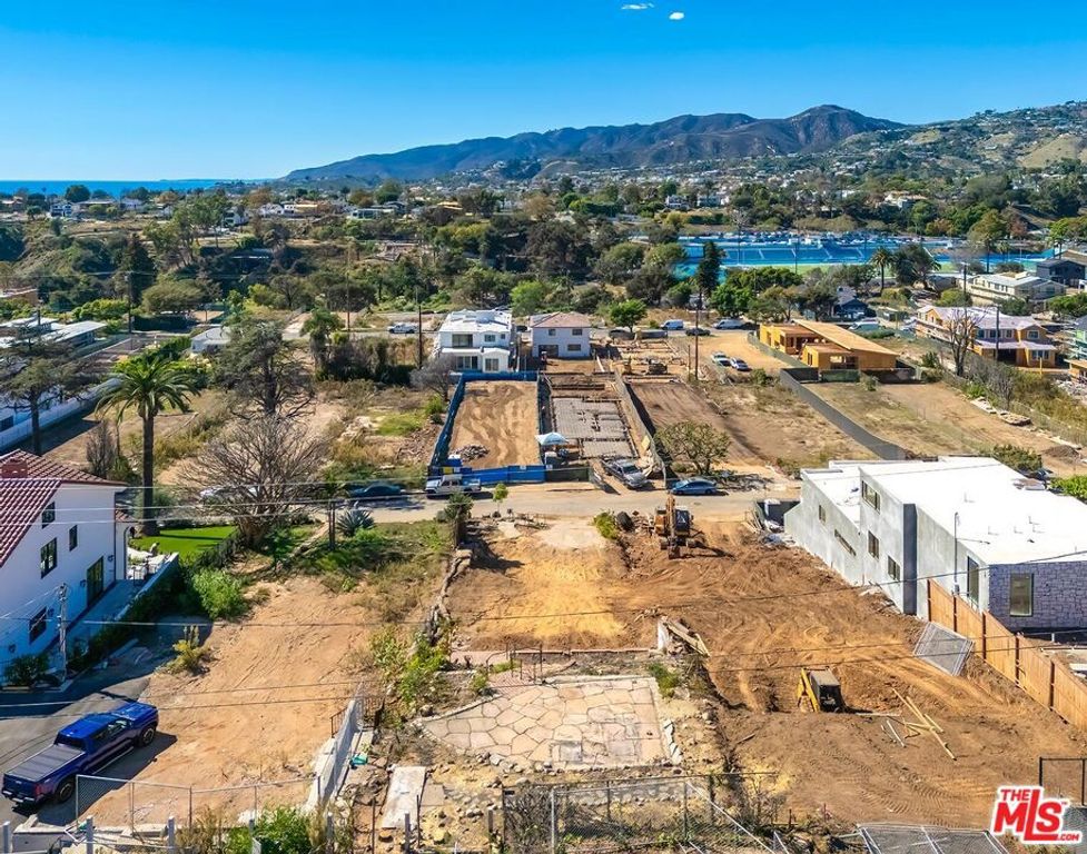 740 Haverford Avenue, Pacific Palisades, CA 90272 — photo 3