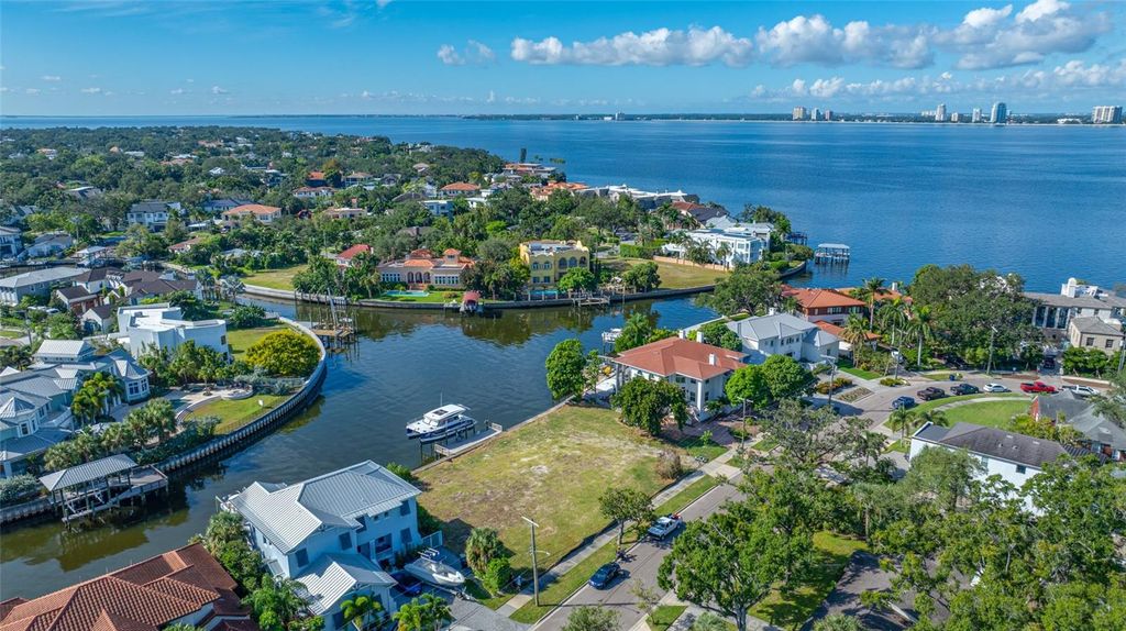 Image 2 of property listing at 104 ADALIA AVENUE, Tampa, FL 33606