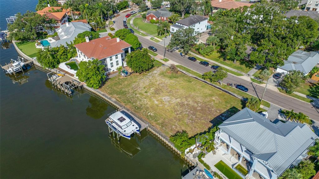 Image 12 of property listing at 104 ADALIA AVENUE, Tampa, FL 33606