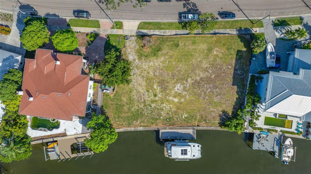 Image 13 of property listing at 104 ADALIA AVENUE, Tampa, FL 33606