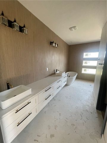 2558 Pacific View St, Corpus Christi, TX 78415