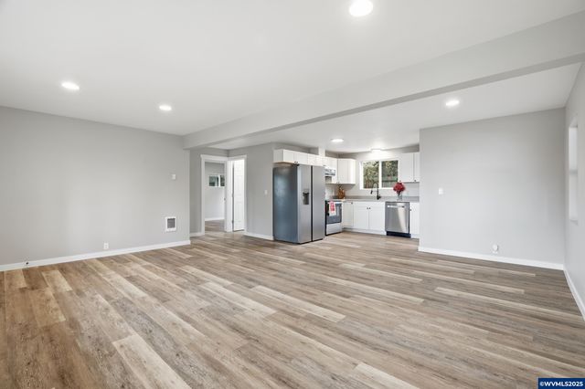 551 Riverview Dr NW, Salem, OR 97304