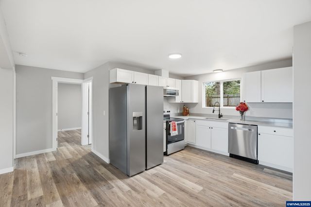 551 Riverview Dr NW, Salem, OR 97304