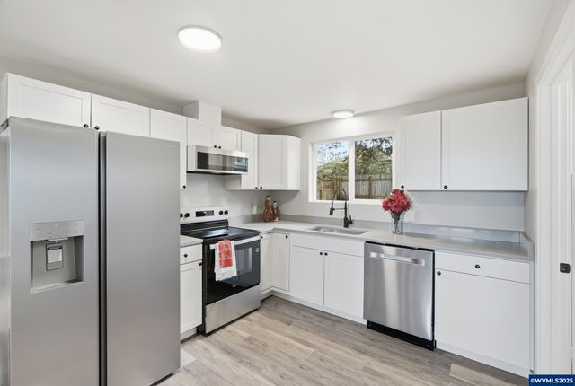 551 Riverview Dr NW, Salem, OR 97304