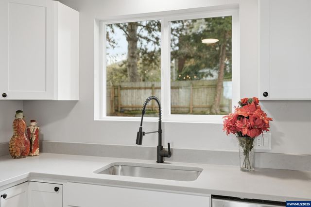 551 Riverview Dr NW, Salem, OR 97304