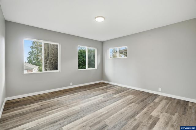 551 Riverview Dr NW, Salem, OR 97304