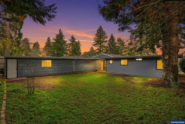 551 Riverview Dr NW, Salem, OR 97304