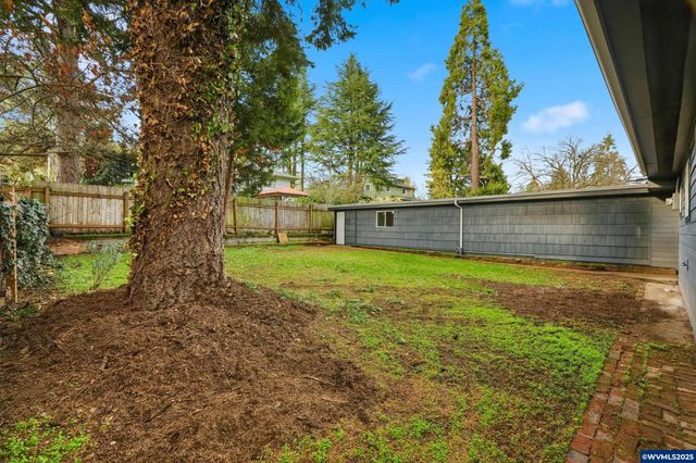 551 Riverview Dr NW, Salem, OR 97304