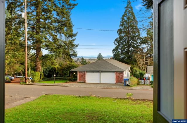 551 Riverview Dr NW, Salem, OR 97304