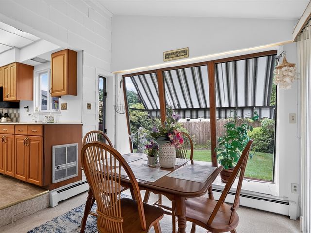 24 Lindbergh Ave, Holyoke, MA 01040