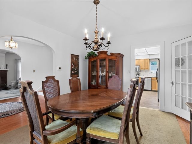 24 Lindbergh Ave, Holyoke, MA 01040