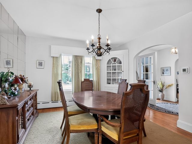 24 Lindbergh Ave, Holyoke, MA 01040