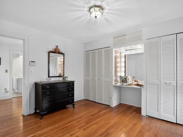 24 Lindbergh Ave, Holyoke, MA 01040