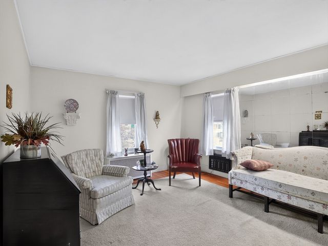24 Lindbergh Ave, Holyoke, MA 01040