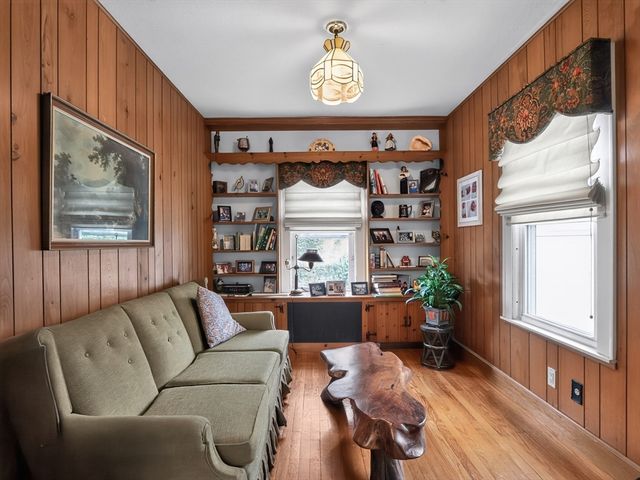 24 Lindbergh Ave, Holyoke, MA 01040