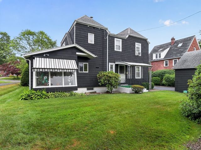24 Lindbergh Ave, Holyoke, MA 01040