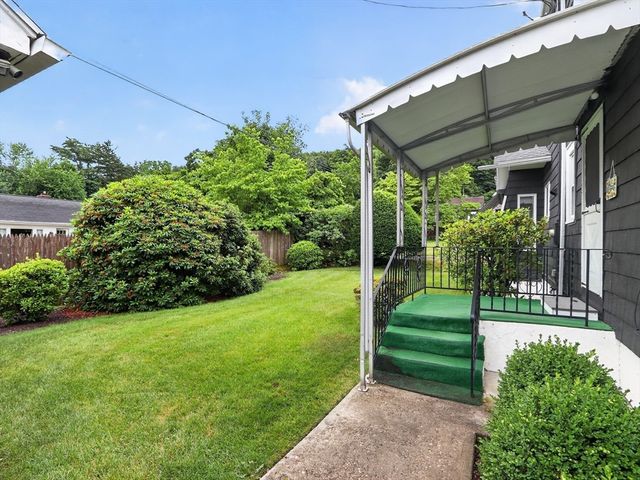 24 Lindbergh Ave, Holyoke, MA 01040