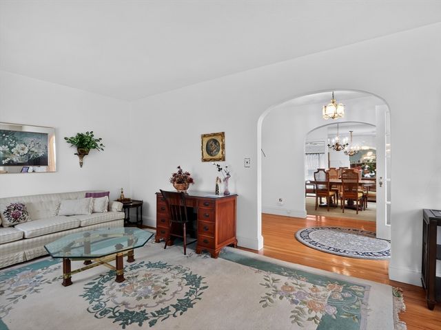 24 Lindbergh Ave, Holyoke, MA 01040