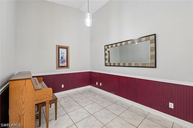 349 Dover PL 203, Naples, FL 34104