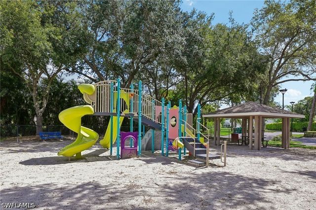 349 Dover PL 203, Naples, FL 34104